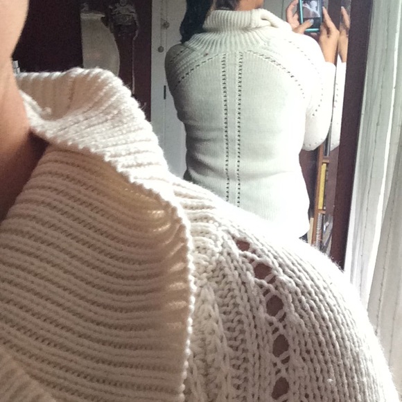 Tulip Cut Ann Taylor Loft Sweater - Picture 5 of 9